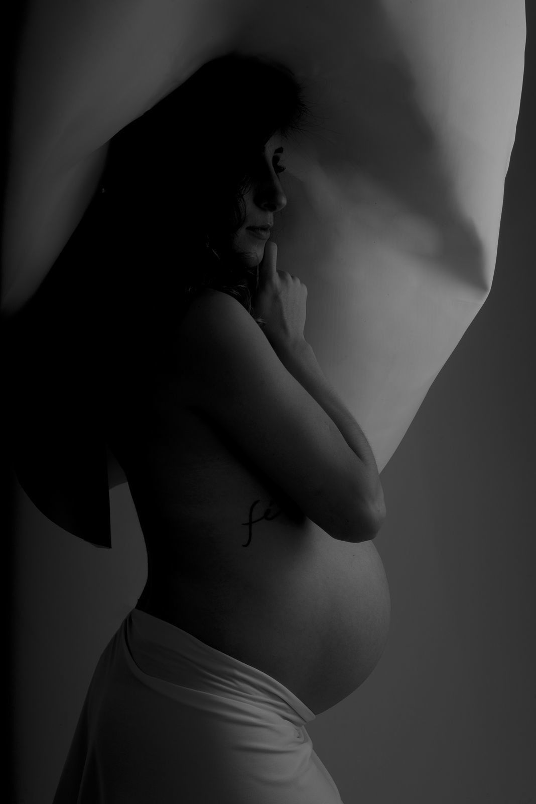 Foto Ensaio gestante com Glamour , Romantismo e Sensualidade, Chapecó. Foto Ensaio gestante com Glamour , Romantismo e Sensualidade, Chapecó. - Imagem 9