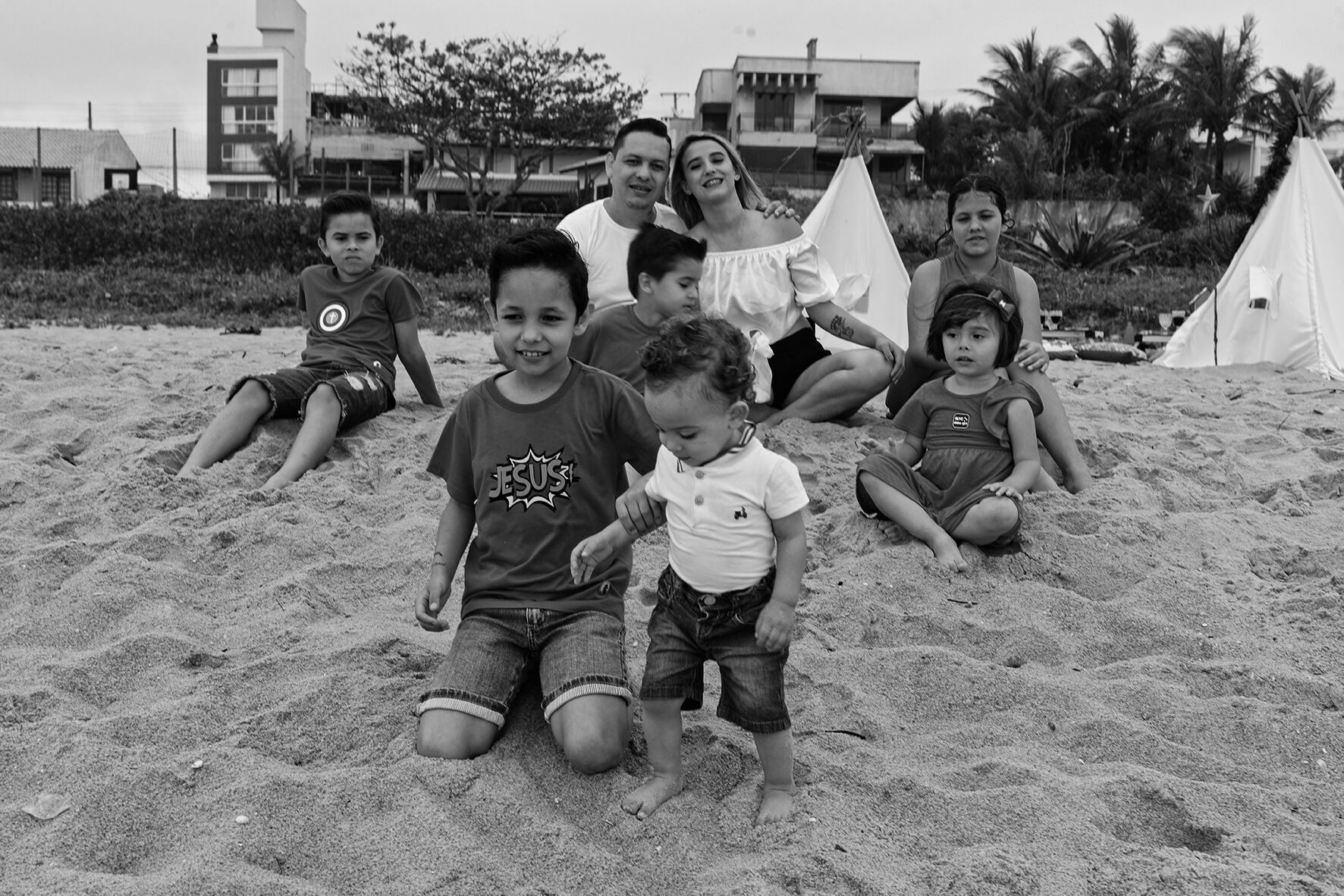 Foto Familia na praia, piquenique Foto Familia na praia, piquenique - Imagem 6