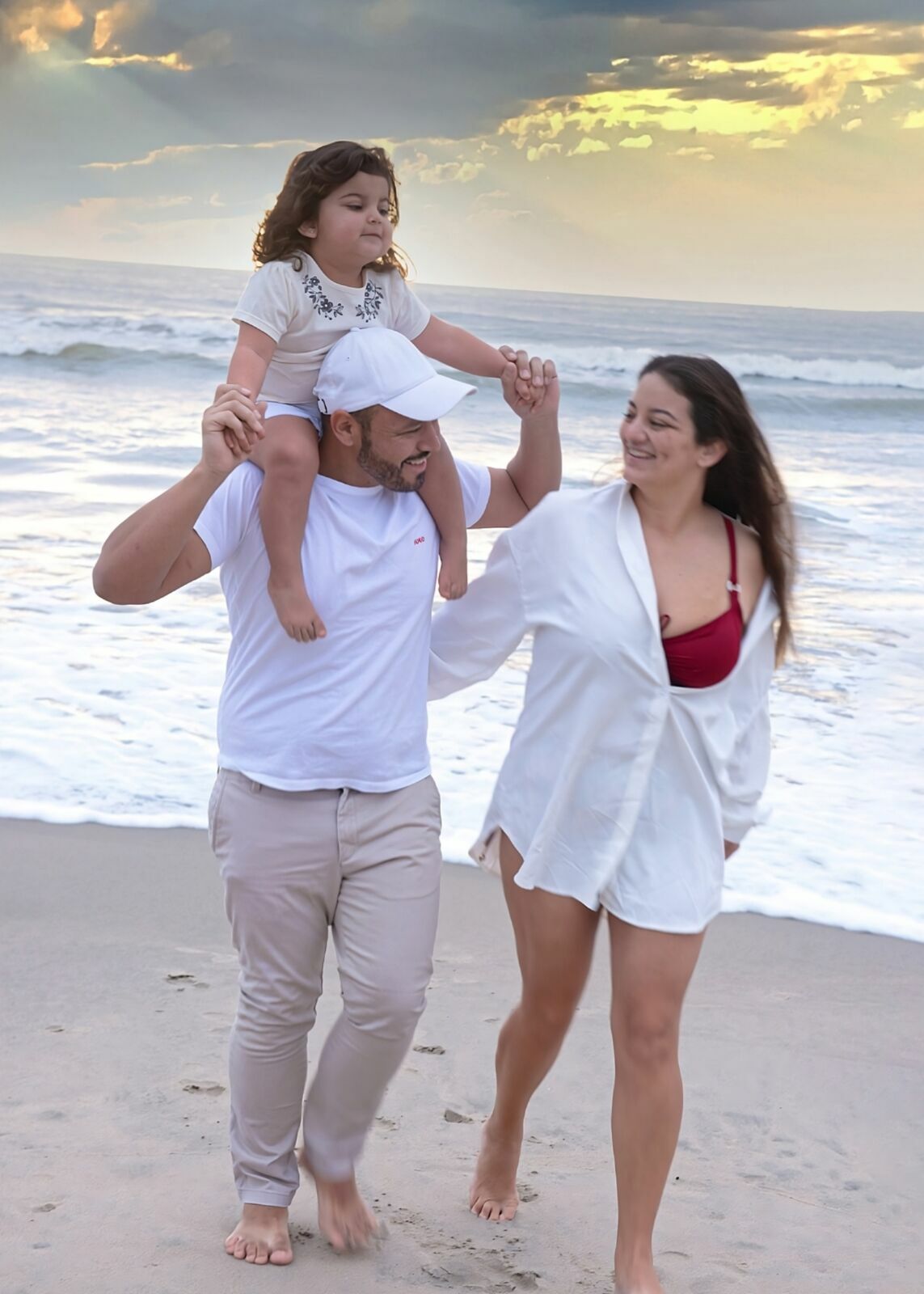 Foto Familia na praia, piquenique, Barra Velha Foto Familia na praia, piquenique, Barra Velha - Imagem 7